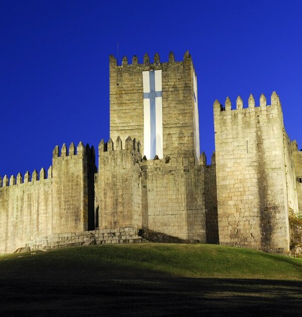 castelo_de_guimaraes_1_1024_2500