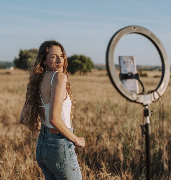 pretty_spanish_blonde_taking_selfie_field_with_her_phone_mounted_ring_light